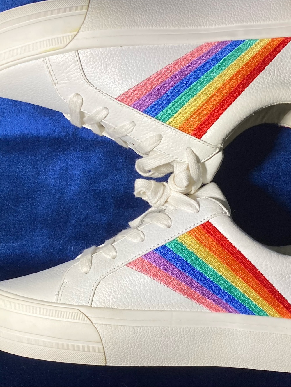 Gianni Bini Womens 7 Day Dreamin White Leather Sunburst Rainbow Sneakers Pride 3
